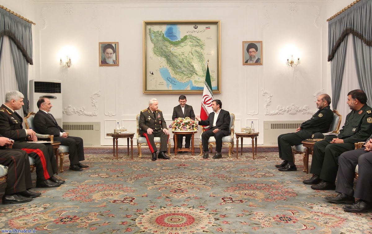Azərbaycanın müdafiə naziri İranın prezidenti ilə görüşüb (FOTO)