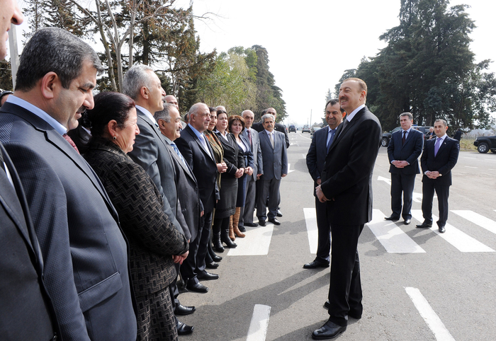 Президент Азербайджана принял участие в открытии автодорог в Астаре (версия 2) (ФОТО)