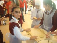 Самый вкусный праздник бакинских школьников (фотосессия)