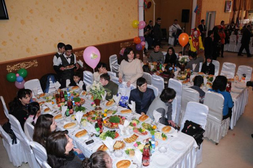 Азербайджанский AtaBank порадовал 300 детей, лишенных родительской опеки (ФОТО)