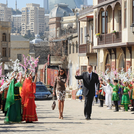 Президент Азербайджана и его супруга приняли участие во всенародных празднествах по случаю Новруз байрамы (ФОТО)