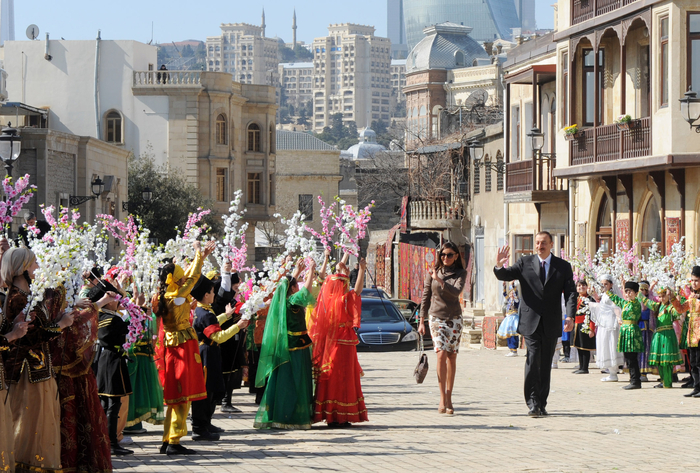 Президент Азербайджана и его супруга приняли участие во всенародных празднествах по случаю Новруз байрамы (ФОТО)