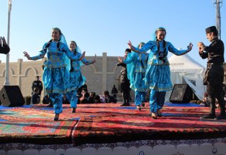 В Баку состоится конференция, посвященная народным танцам и площадным спектаклям