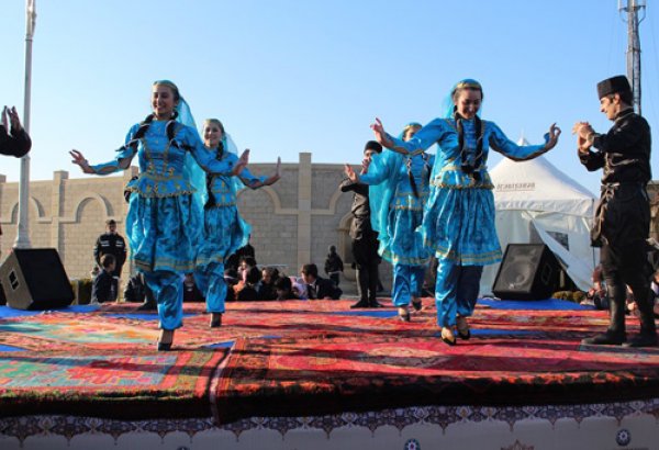 В Баку состоится конференция, посвященная народным танцам и площадным спектаклям
