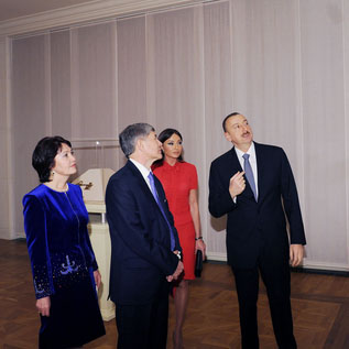 Президент Кыргызстана и его супруга посетили Фонд Гейдара Алиева (ФОТО)