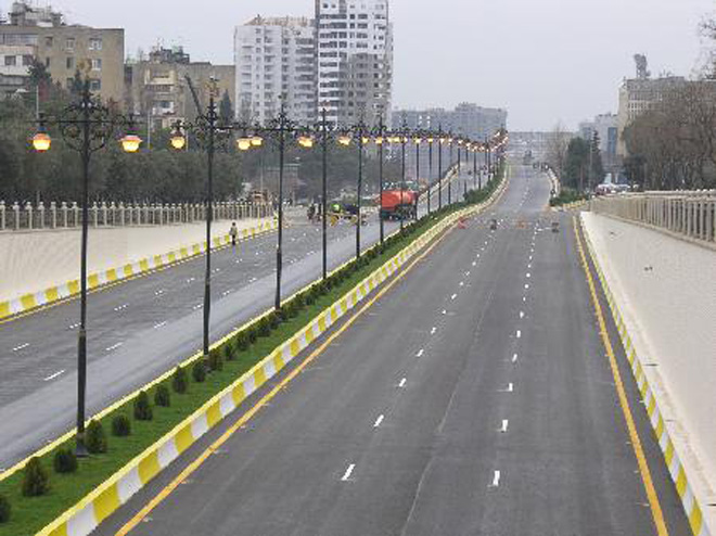 Работы по усовершенствованию транспортной инфраструктуры в Баку ведутся в комплексном порядке - министр