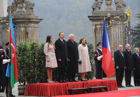 В Праге состоялась церемония официальной встречи Президента Ильхама Алиева (ФОТО)
