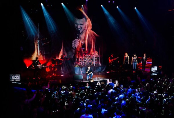 "Eurovision 2012"-nin interval şousunda səhnədə "Məşəlini alovlandır" şüarı canlandırılıb (VİDEO)