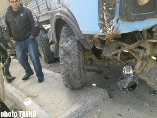 Столкновение двух грузовиков в Азербайджане закончилось гибелью водителя