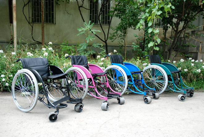 В Азербайджане инвалидам за десять лет выдано более восьми тысяч колясок