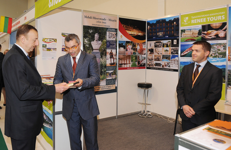 Президент Азербайджана ознакомился с международной выставкой туризма и путешествий в Баку (ФОТО)
