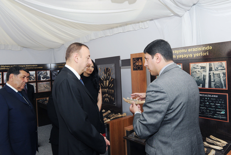 Президент Азербайджана ознакомился с археологическим памятником Гейтепе (ФОТО)