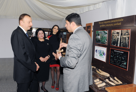 Президент Азербайджана ознакомился с археологическим памятником Гейтепе (ФОТО)