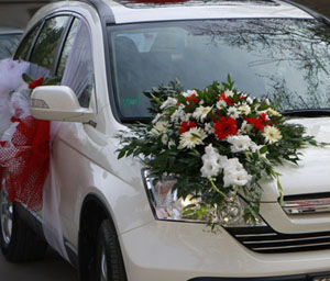 Привозить детей в школу в сопровождении автомобилей, украшенных как свадебные, нелепо – дорожная полиция Баку