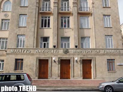 Доходы госбюджета Азербайджана выросли за год почти наполовину - министр