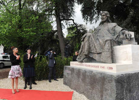 Мехрибан Алиева: Открытие памятника Низами Гянджеви в Италии повысит интерес к его творчеству (ФОТО)