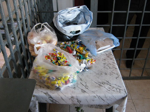 В Азербайджане пресечена попытка передачи заключенному наркотика внутри конфеты (ФОТО)