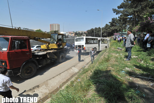 В Баку столкнулись автобус и грузовик, есть погибший и пострадавшие