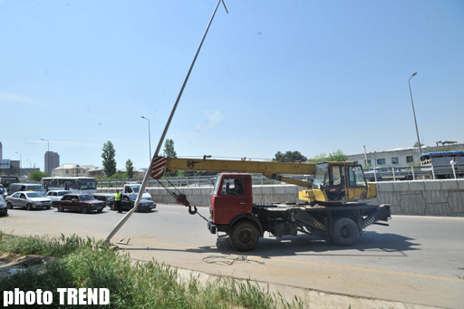 В Баку Hyundai врезался в грузовик (видео)
