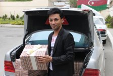 Народный артист Азербайджана Фаиг Агаев подарил книги заключенным (фото)