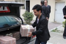 Народный артист Азербайджана Фаиг Агаев подарил книги заключенным (фото)