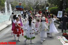 Bakıda güllərin sərgisi keçirilib (FOTO)