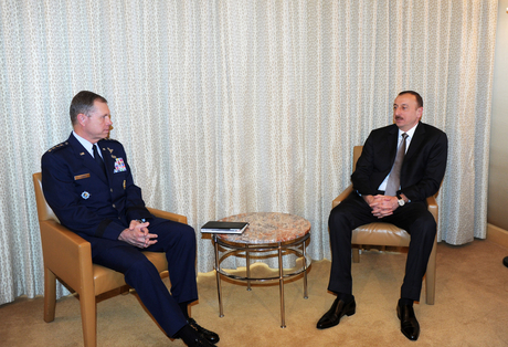 İlham Əliyevin ABŞ-ın nəqliyyat komandanı general Uilyam Freyzer ilə görüşü olub