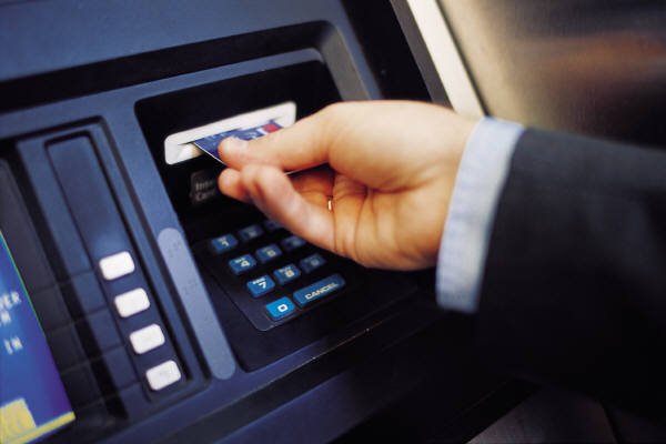 В Ташкенте увеличен суточный лимит на снятие денег из банкоматов