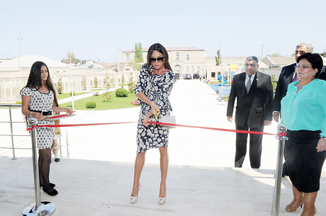 Azərbaycanın birinci xanımı Mehriban Əliyeva Xəzər rayonunda bir sıra obyektlərin açılışında iştirak edib (ƏLAVƏ OLUNUB) (FOTO)