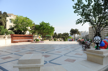 İlham Əliyev Bakının İnşaatçılar prospektində salınan yeni istirahət parkı ilə tanış olub (FOTO) - Gallery Image