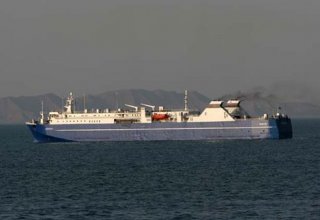 Türk TIR'larının bulunduğu Azerbaycan feribotları Aktau limanında bekliyor