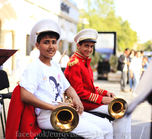Детский духовой оркестр удивил жителей Баку - акция фан-клуба "Евровидения" (фотосессия)