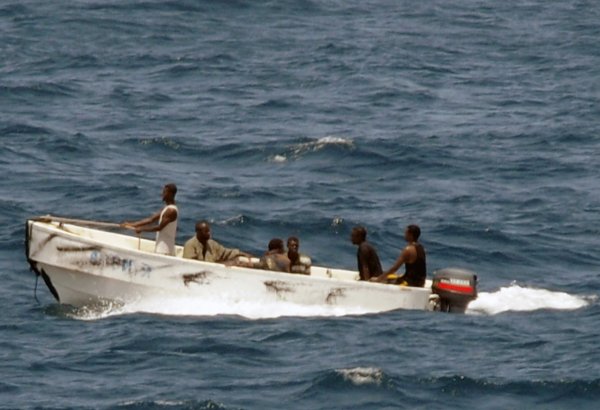 Пираты захватили в плен четырех человек с греческого танкера в Того