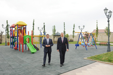 Prezident İlham Əliyev Heydər Əliyev prospektinin Suraxanı rayonu ərazisindən keçən hissəsində yeni salınmış parkın açılışında iştirak edib (FOTO)