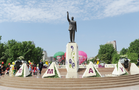 Azərbaycan Prezidenti və xanımı Bakıda təşkil olunan Gül bayramında iştirak ediblər (FOTO)