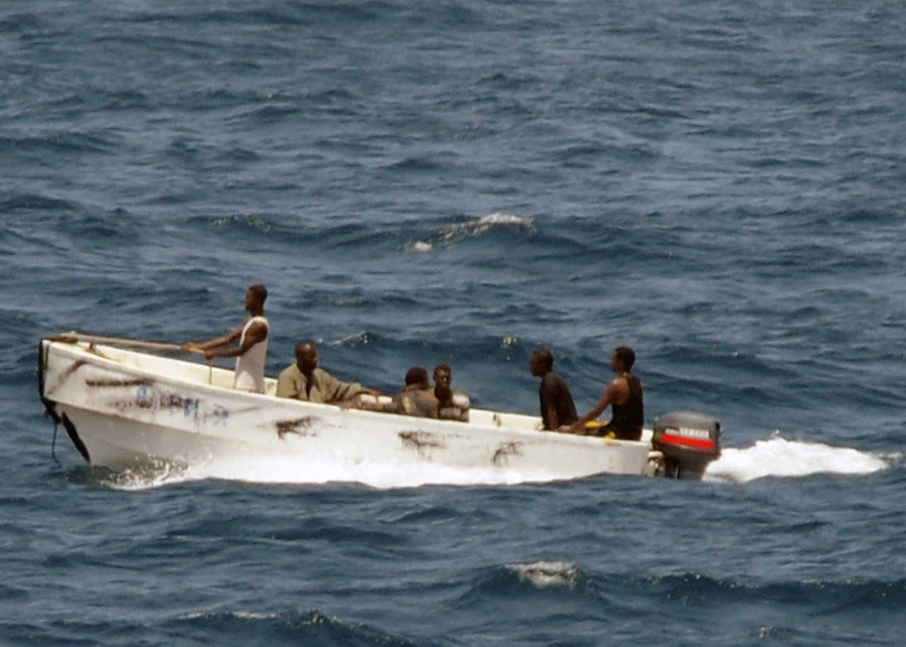Пираты в Гвинейском заливе атаковали два судна