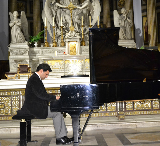 В парижской церкви Лэглис Сент-Мари-Мадлен состоялся концерт Мурада Гусейнова (фото)