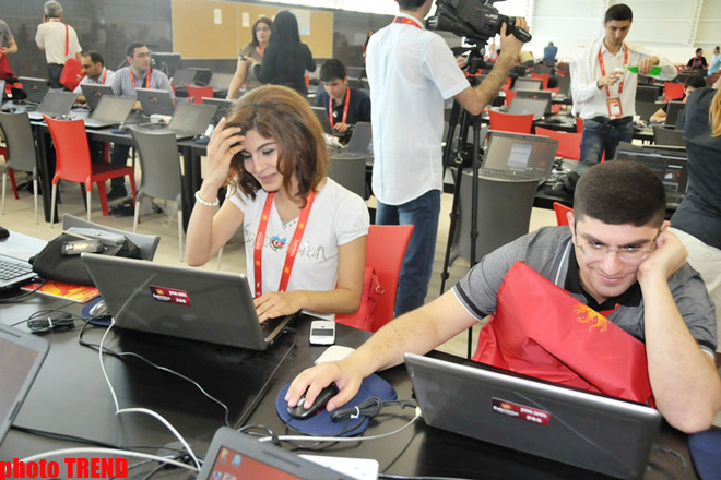 Первые кадры из пресс-центра "Baku Crystal Hall", где журналисты готовятся к конкурсу (фотосессия)