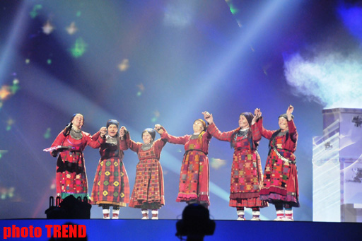 "Buranovskiye babuşki"nin "Eurovision 2012" finalında böyük rus sobası (VİDEO)