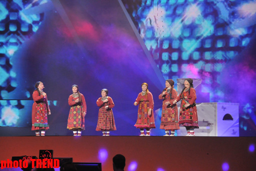 Russia's Eurovision-2012 participants amazed at Azerbaijani national woman headdress