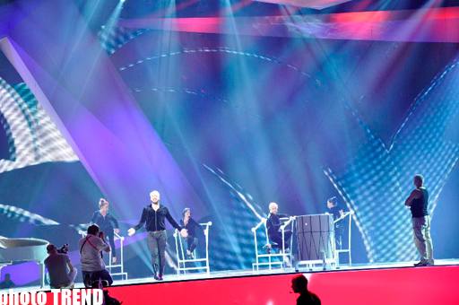 Представитель Грузии на "Евровидении-2012" с сестрой на сцене "Baku Crystal Hall" (фотосессия)