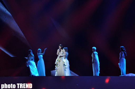 Самая юная участница "Евровидения" Ева на сцене "Baku Crystal Hall" (фотосессия)