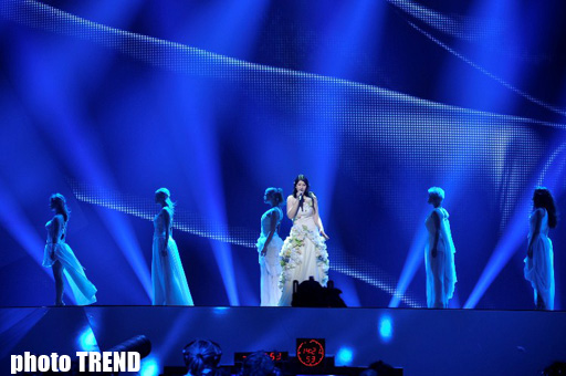 Самая юная участница "Евровидения" Ева на сцене "Baku Crystal Hall" (фотосессия)