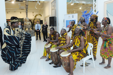 Azərbaycanın birinci xanımı “Afrovision – Afrikadan müasir incəsənət” sərgisinin açılışında iştirak edib (FOTO) - Gallery Image