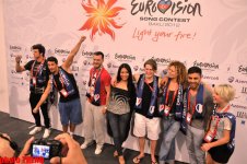 Fransanın “Eurovision 2012” təmsilçiləri mətbuat konfransında akrobat rəqsi nümayiş etdirib (FOTO)