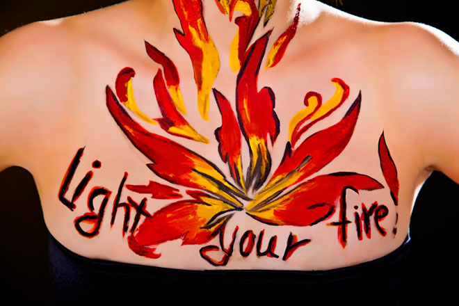 Аян Бабакишиева реализовала креативный проект - "Огненный цветок" и "Light your fire" (фотосессия)