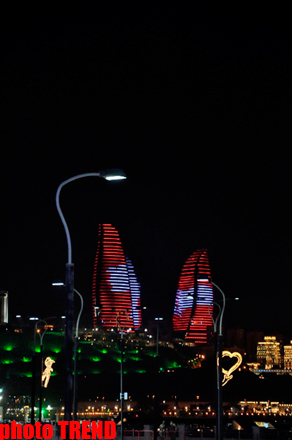 На башнях "Flame Towers" отображаются флаги стран-участниц "Евровидения-2012" (ФОТО)