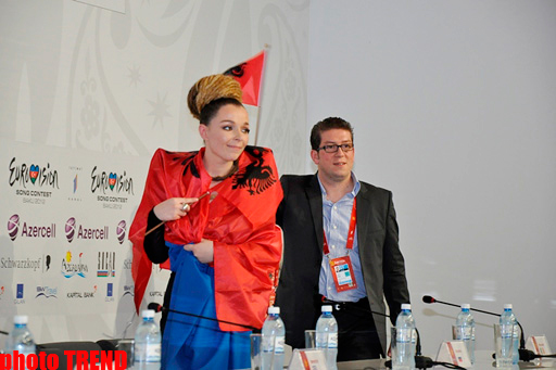 Представительница Албании на конкурсе «Евровидение-2012» посвятила свой выход в финал жертвам ДТП (ФОТО)