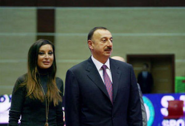 Президент Азербайджана и первая леди приняли участие в открытии заседания Всемирного экономического форума в Баку