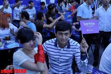 Тысячи людей в Баку празднуют финал "Евровидения 2012" (фотосессия)